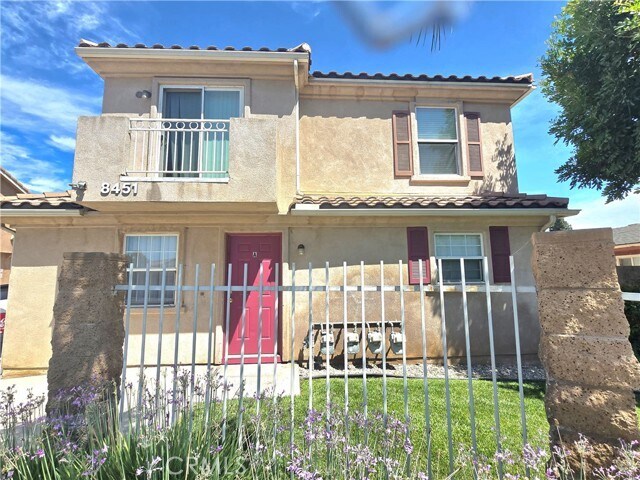 Foto del edificio - 8451 Oleander Ave