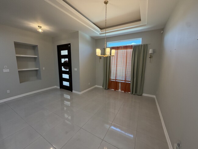 Building Photo - 315 Brooks Cir S