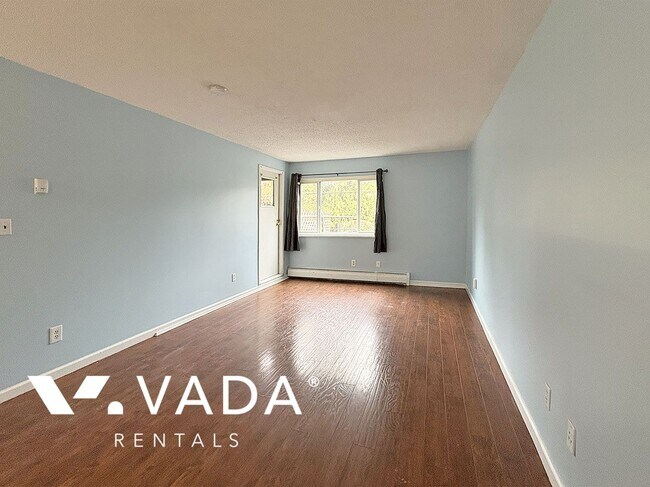 Photo du bâtiment - Creekside Manor 2 Bedroom Apartment Rental...