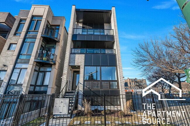 Foto del edificio - 1328 W Hubbard St