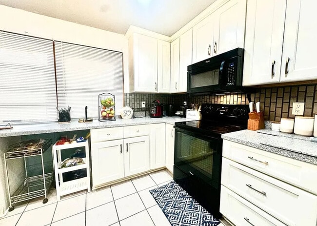 Building Photo - 5066 Colonial Ct