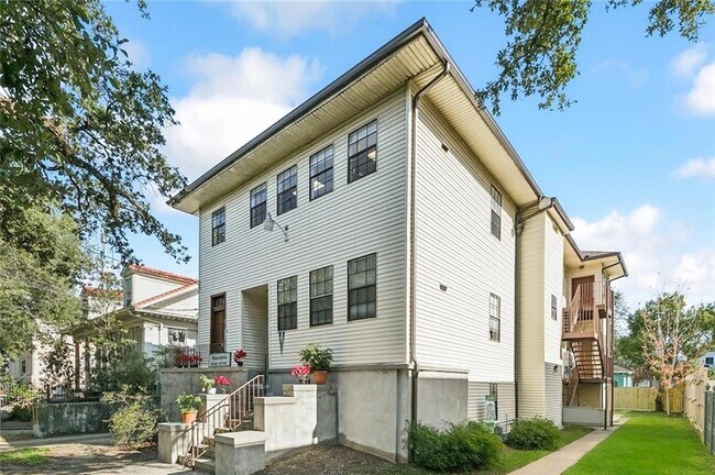 Foto del edificio - 2229 Napoleon Ave