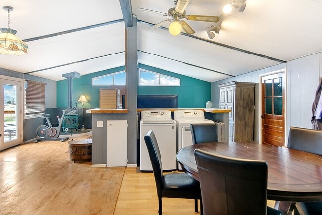 Building Photo - 3 Parking spots! Pets Negotiable, Open Floor Plan and Storage! Available now! Year lease!