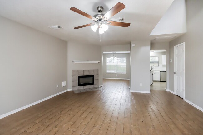 Foto del edificio - 2915 Eagle Nest Ln
