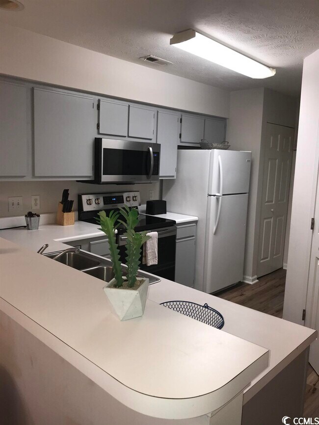 Foto del edificio - 320 Pinehurst Ln