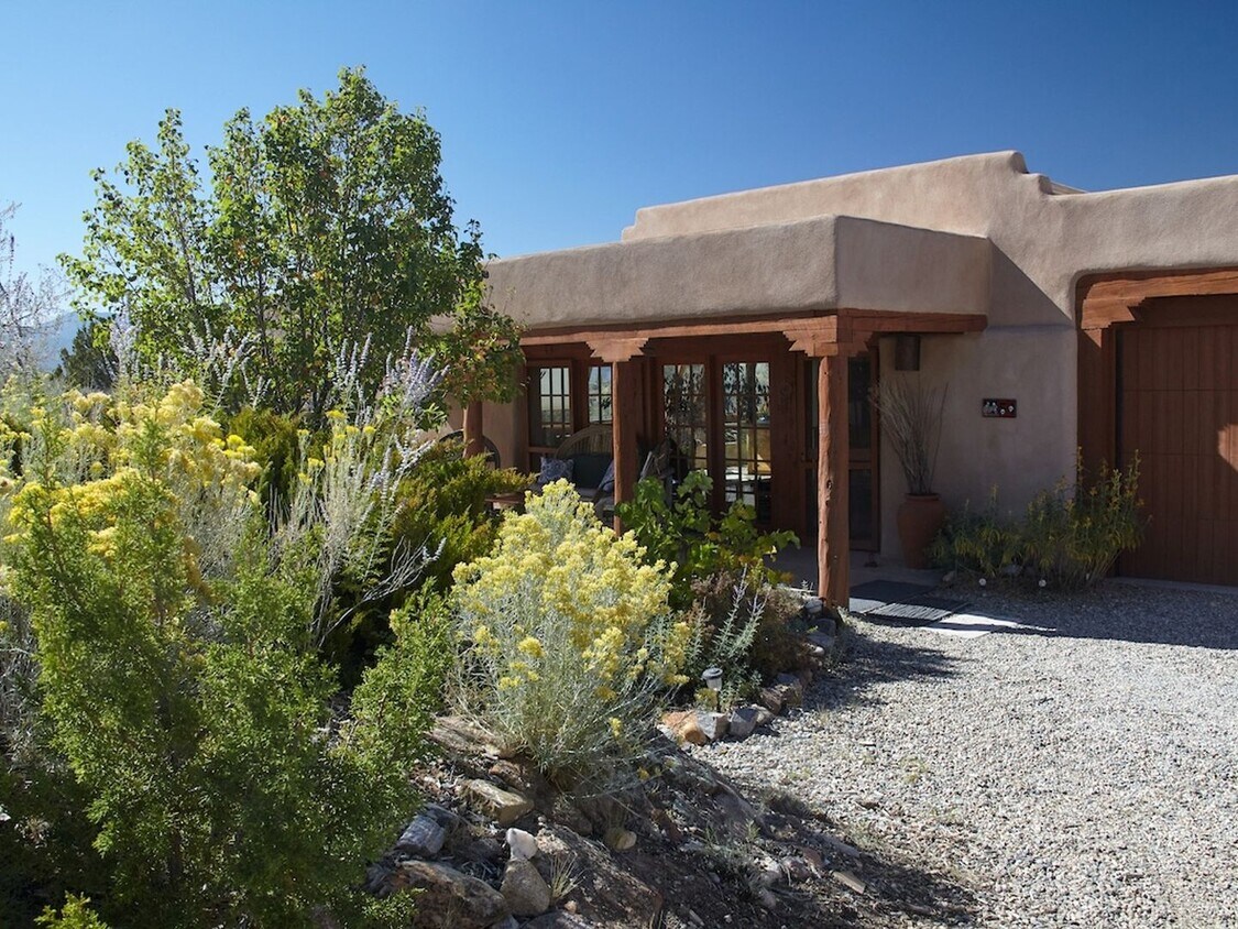 Primary Photo - 2BR/2+BA Earthship w/views, hot tub in El ...