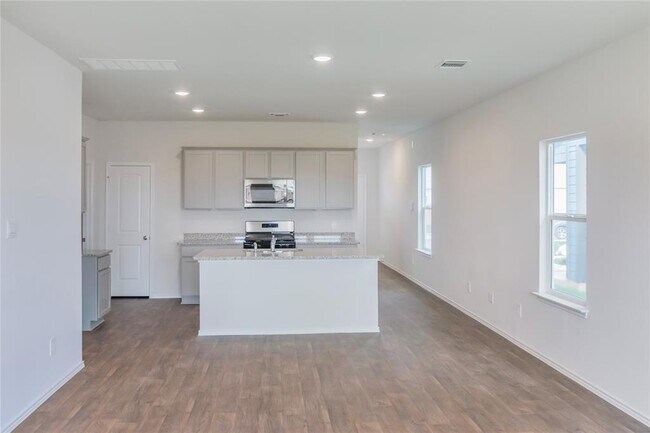 Foto del edificio - 361 Sandringham Lp