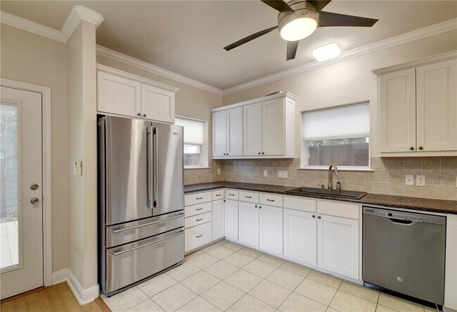 Building Photo - 1811 W 37th St
