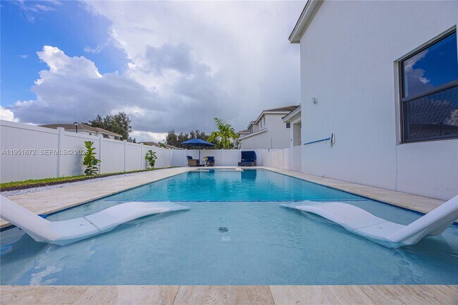 Foto del edificio - 7126 Rockwood Rd