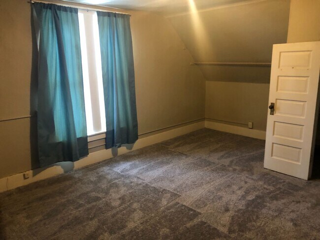 Foto del edificio - 2 bedroom/1 bathroom