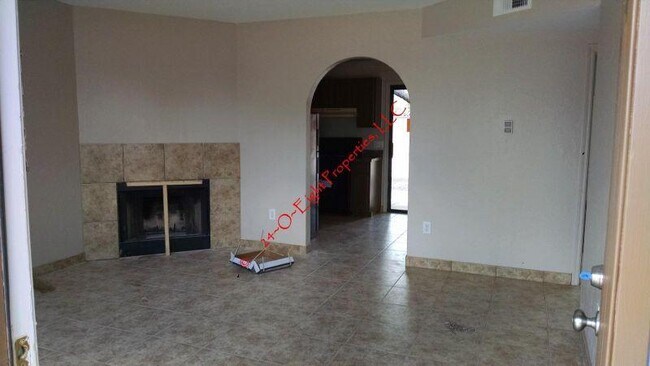 Building Photo - 1451 N Sycamore Blvd #2