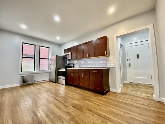 Building Photo - 24 Thayer St
