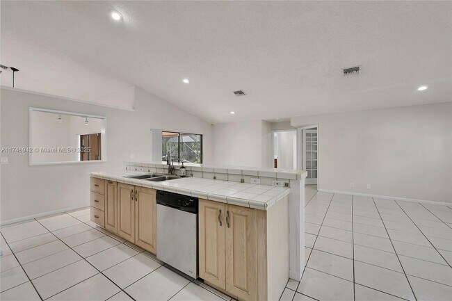 Foto del edificio - 296 NW 118th Ter