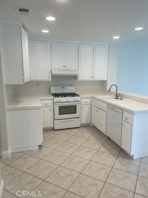 Building Photo - 827 S Shanada Ct