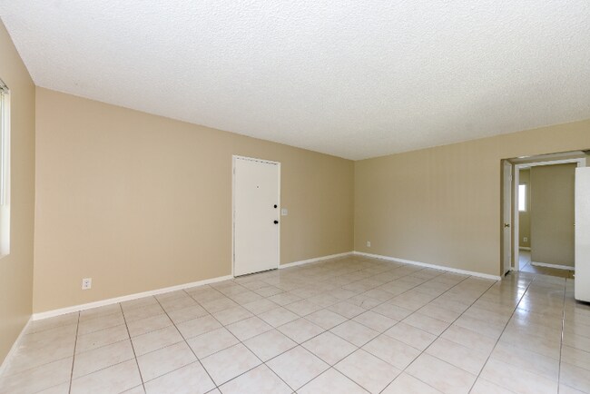 Building Photo - 2506 S Rosewood Ave