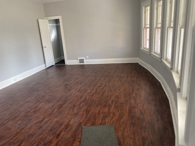 Foto del edificio - 11515 Whitmore Ave