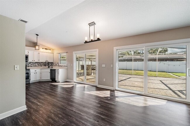 Building Photo - 714 Satin Leaf Ave