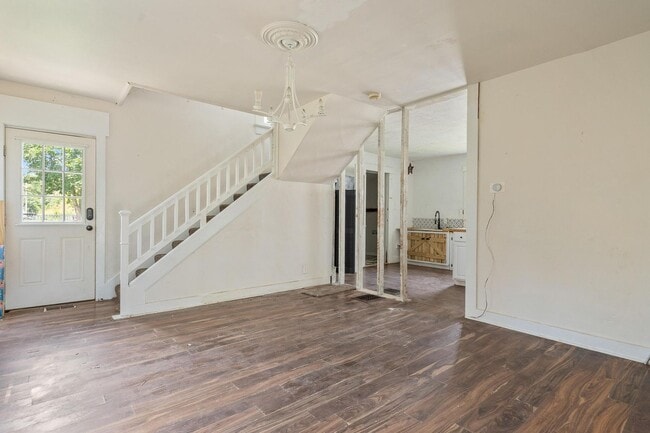 Building Photo - 3 Bedroom Home For Rent