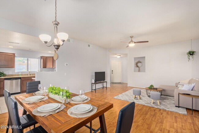 Foto del edificio - 15252 N 100th St