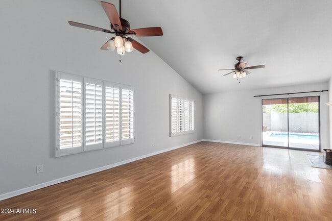 Building Photo - 11305 E Sunnyside Dr