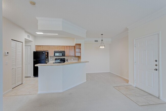 Foto del edificio - 9303 Myrtlewood Cir W