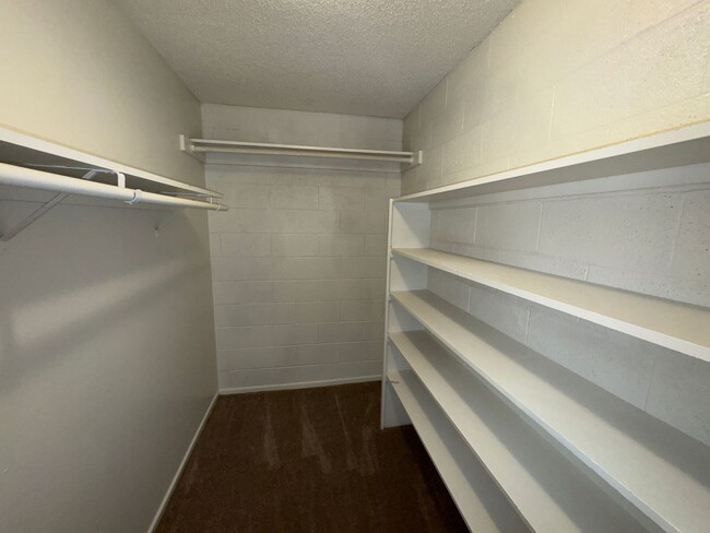 Foto del edificio - 1 Bedroom Condo close to the Strip and UNLV