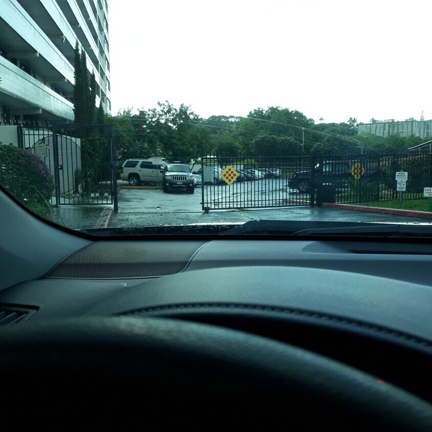 electronic gated entry - 99-015 Kalaloa St
