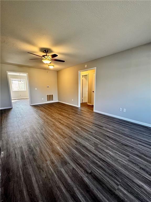 Foto del edificio - 14895 Dutchmans Dr