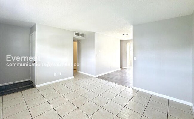 Foto del edificio - 1315 Browning St