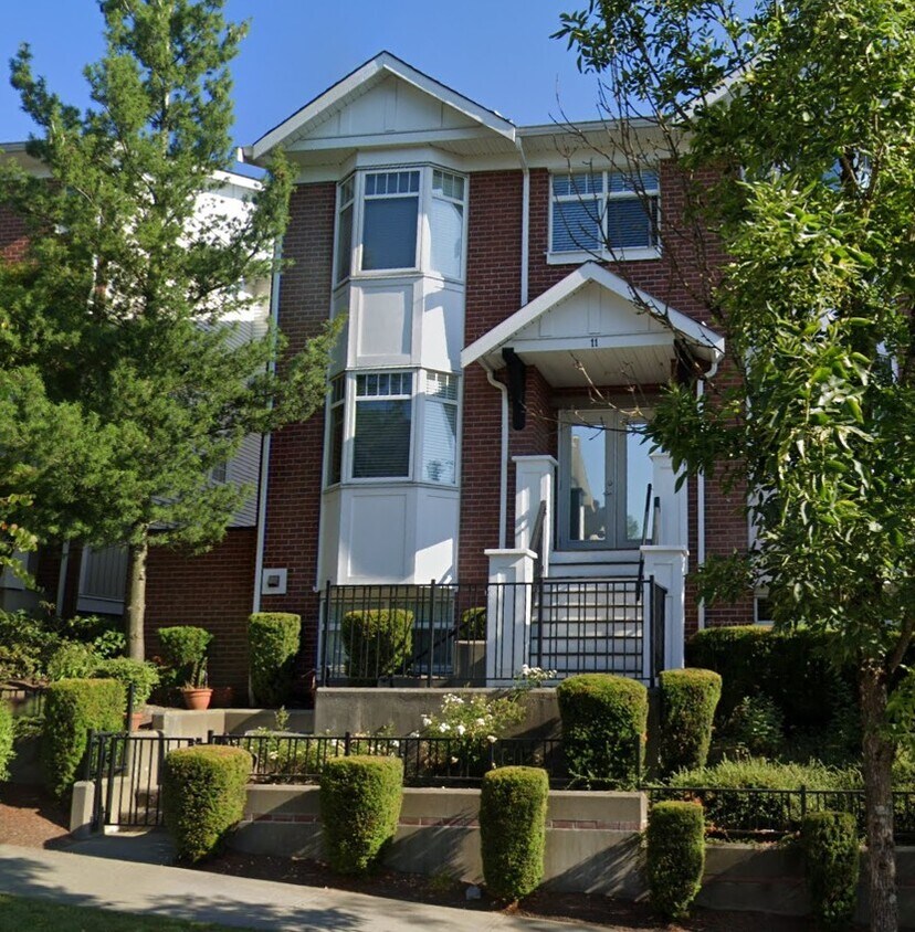 Photo principale - 19551-19566 Avenue11