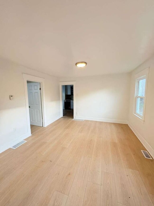 Building Photo - Charming Cleveland Home in Prime West Side Location