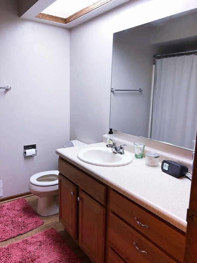 Upper full bath with tub - 343 DesPlaine De Pere
