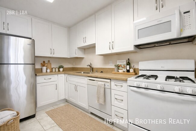 Foto del edificio - 1220 N Harper Ave