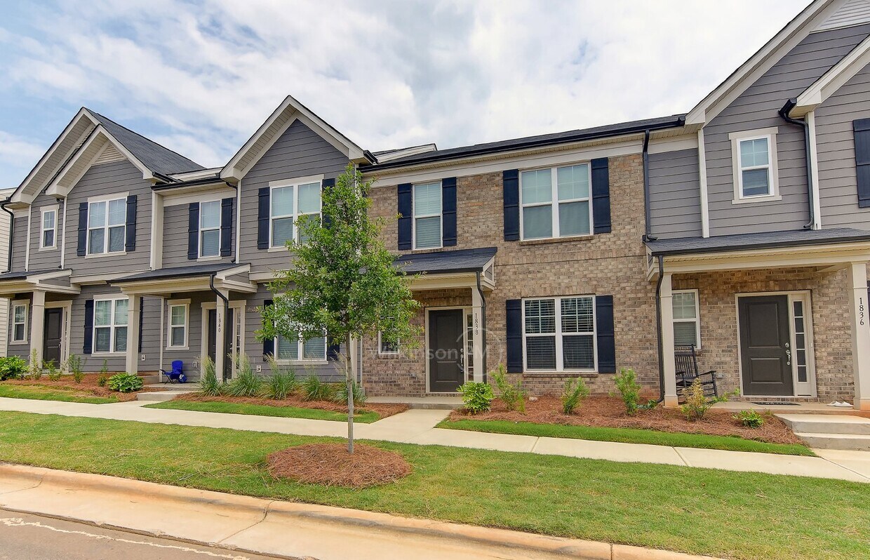 Primary Photo - Beautiful 3BD/2.5BTH Townhouse with Commun...