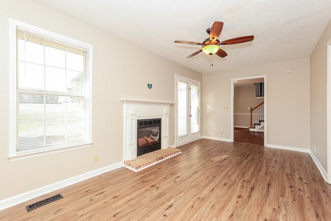 Foto del edificio - 1136 Lakes Edge Dr