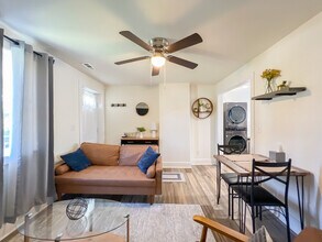 Building Photo - 86 Hellams St