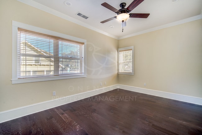 Building Photo - 210 Taylor St