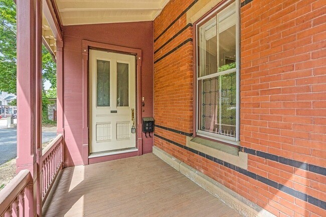 Building Photo - 2 Rangeley Rd