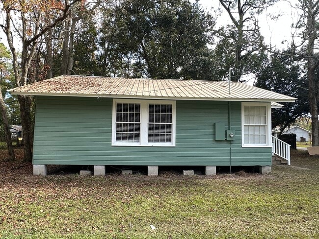 Building Photo - 1528 S Lartigue Ave