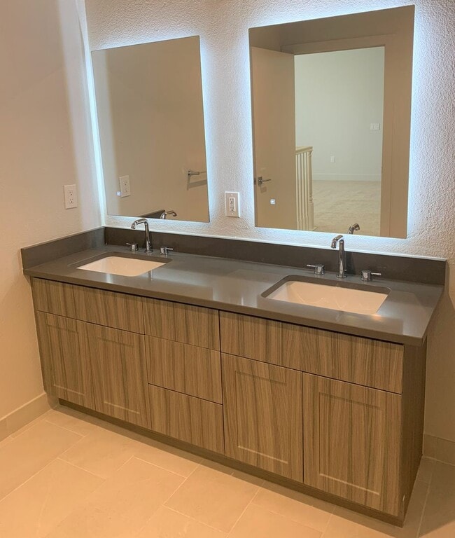 Interior Photo - Latitude 37