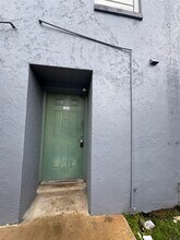 Building Photo - 2325 W Pensacola St