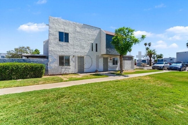 Building Photo - Unit