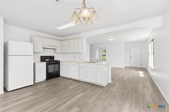 Building Photo - 112 James Lin Cir