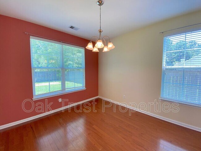 Building Photo - 208 Palmetto Village Cir