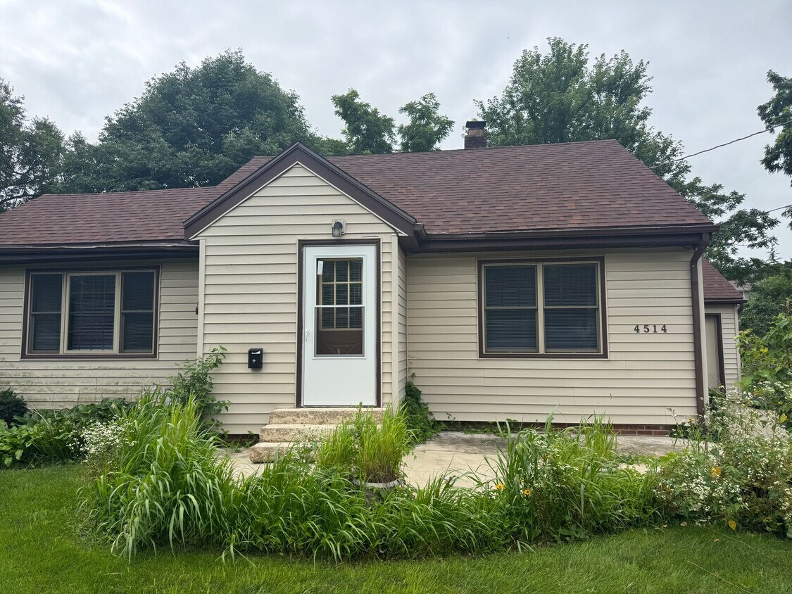 Primary Photo - Great little home without the high price!