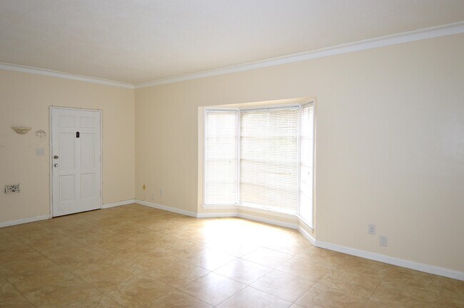 Foto del edificio - 2124 E Bermuda St