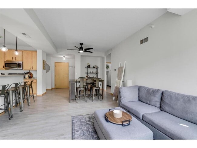 Building Photo - 2565 Franklin Ave