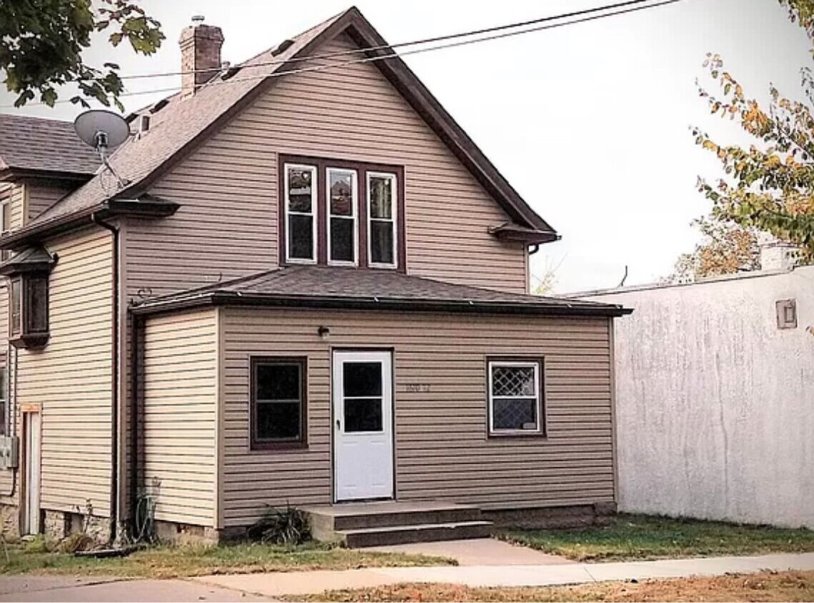 Primary Photo - 1610 22nd Ave NE