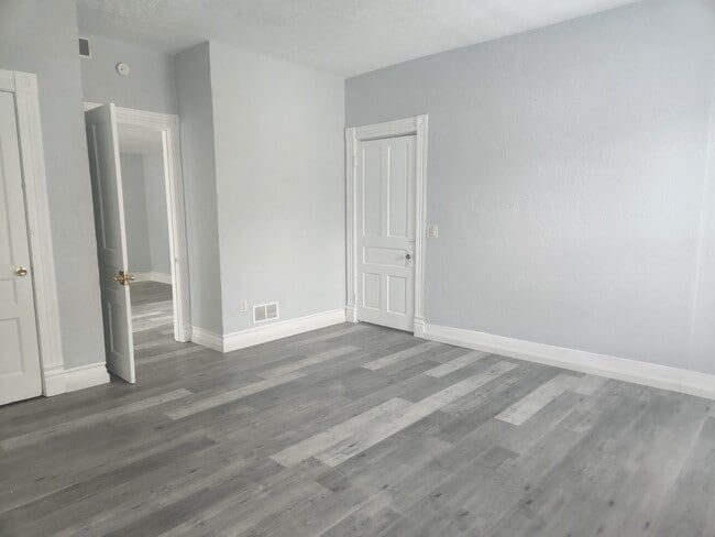 Building Photo - 1036 S 7th St