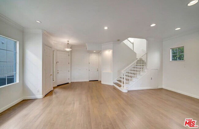 Foto del edificio - 24819 Cll Cedro